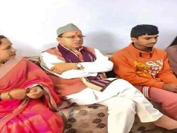 CM Dhami arrived to meet the family of students of Khatima resident trapped in Ukraine