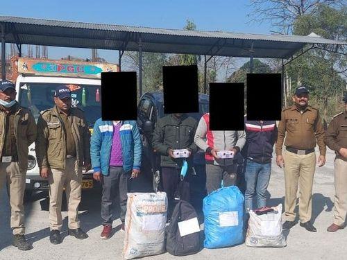 Police arrested those stealing goods