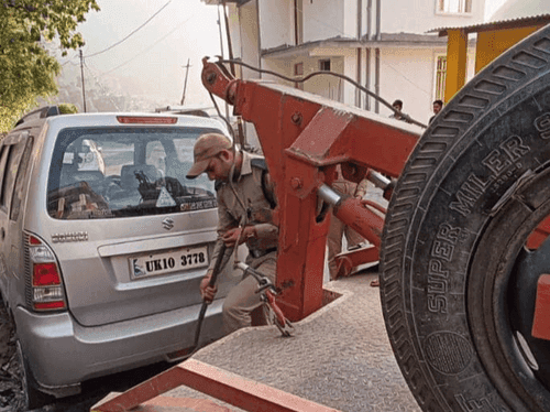 Campaign launched by Uttarkashi Police against no parking