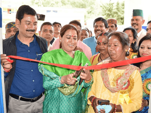 Cabinet Minister Rekha Arya inaugurated the exhibition put up by the students
