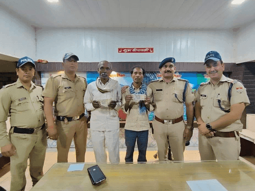 Udham Singh Nagar Police handed over the lost money to the elderly