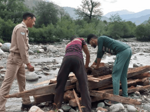 Uttarakhand Police personnel ready to serve the pilgrims