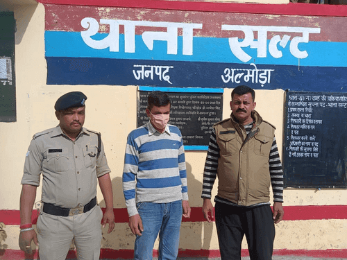 Almora Police arrested accused with illegal liquor