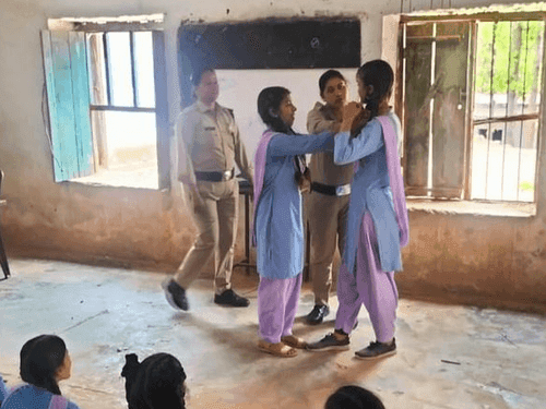 Girls students made aware for self defense by Almora Police