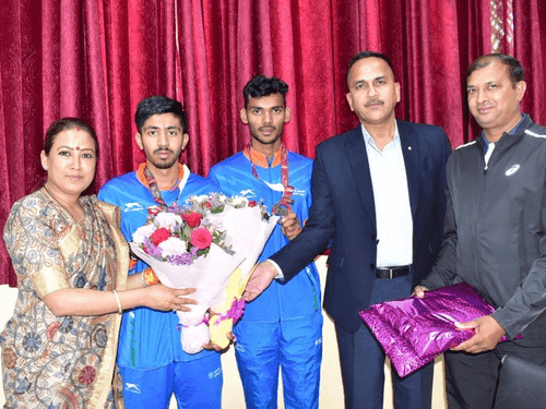 Medal winning players met Cabinet Minister Rekha Arya