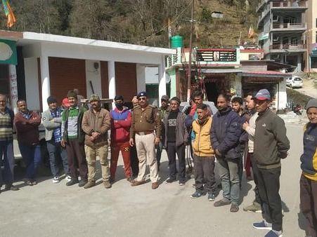 In-charge AHTU Bageshwar made the villagers aware of the police station under Kapkot area