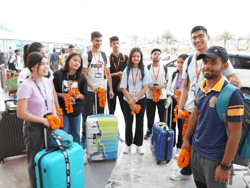 Total 17 people including 14 students reached Dehradun safely from Manipur