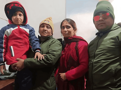 Chamoli Police handed over the lost child to his family