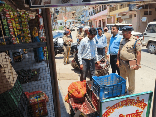 Temporary encroachments on the roads removed by Almora Police