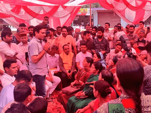 Animal Husbandry Minister Saurabh Bahuguna visited Chinyalisaur area