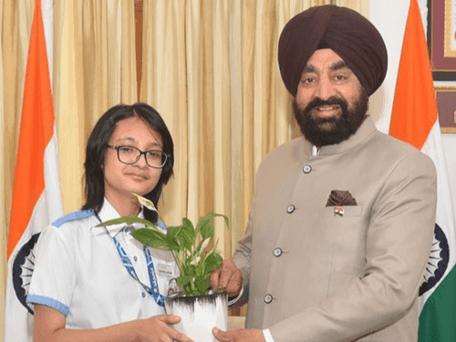 The girl student who got the first position in the state met Governor Gurmit Singh
