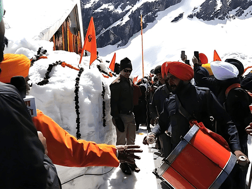 The doors of Shri Hemkund Sahib were opened for the devotees