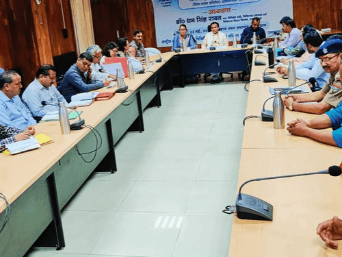 Health Minister Dr. Dhan Singh Rawat held a review meeting regarding health arrangements in Rudraprayag district