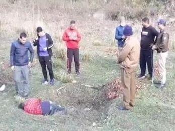 Unknown's body found here on the side of the highway