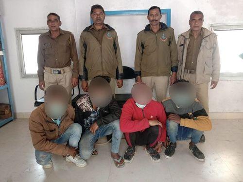 Roorkee police revealed the incident of snatching mobile and theft of battery of e rickshaw