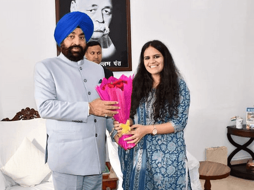 Garima Narula and Sangi Pateria, who passed UPSC exam, met Governor Gurmit Singh