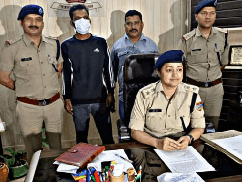 Dehradun Police arrested the sumuggler with 1 kg of illegal cannabis