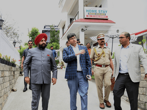 Governor Gurmit Singh visited Rock Hill Inn and Mahajan Home Stay in Bhimtal