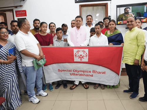 Players and coach met CM Dhami