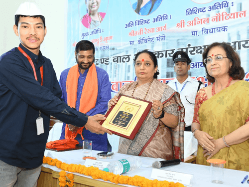 Vidhansabha Speaker Smt. Ritu Khanduri interacted directly with 70 child legislators