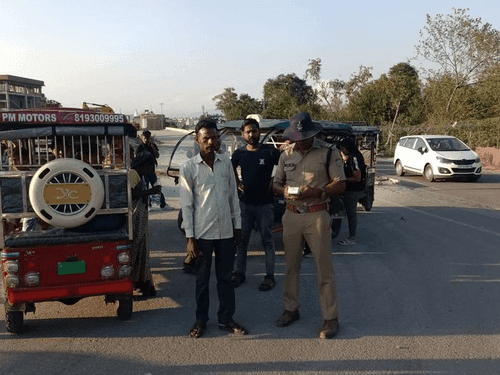 Action taken by Traffic Police against 118 e-rickshaws