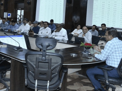 Additional Chief Secretary Shri Anand Bardhan reviewed capital outlay and capital plans