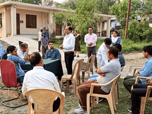 Poultry area Pithoragarh was visited by the officials
