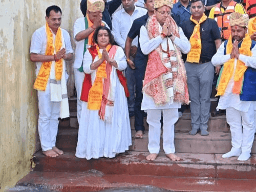 CM Dhami participates in Ganga Aarti organized on the banks of river Bhagirathi