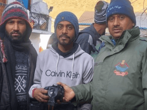 Uttarakhand Police found DSLR camera worth ₹1.5 lakh and hands it over to its owner