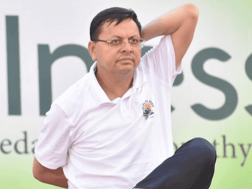CM Dhami did yoga practice in Patanjali Yogpeeth