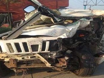 The car of the family that came to Uttarakhand for bathing in the Ganges from Jaipur met with an accident.