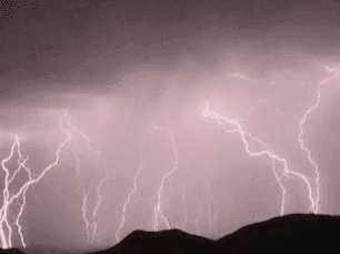 Lightning fell on four people working in the fields, one died