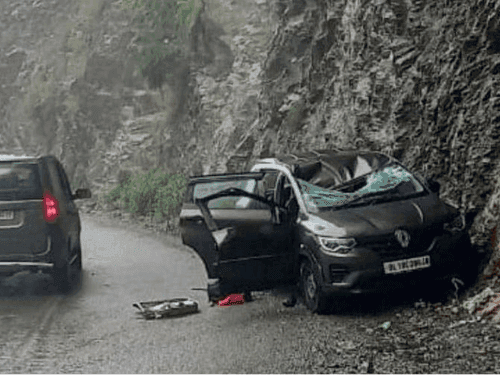 Boulder fell from the mountain on a car full of tourists