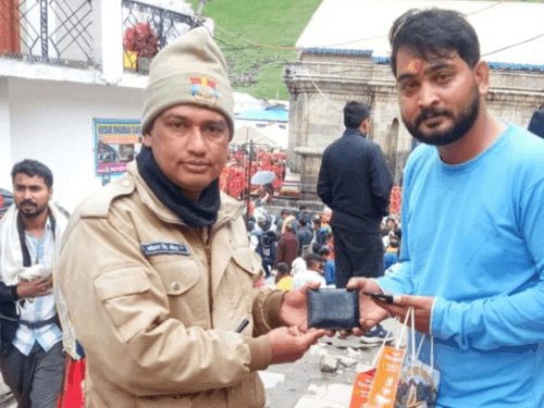 Devotee's face blossomed after getting back the lost purse