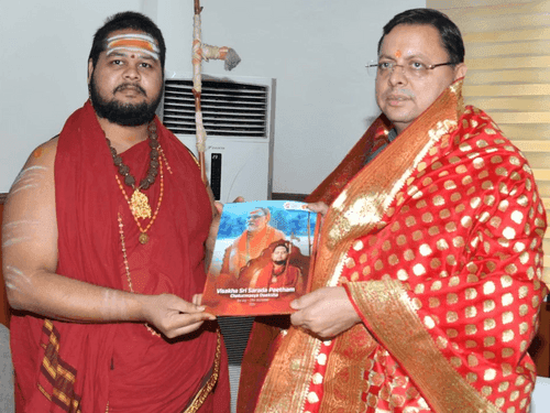 Swami Shri Swatmanandendra Saraswati met CM Dhami