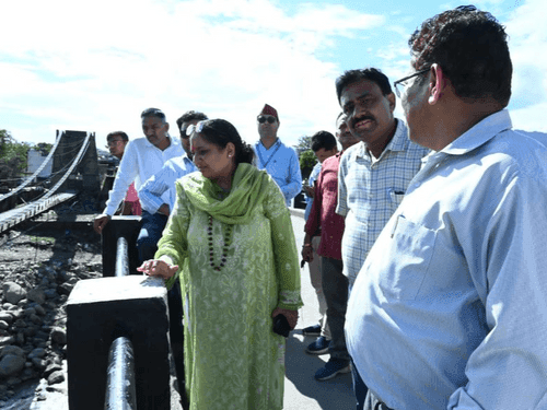 Assembly Speaker Smt. Ritu Khanduri inspected the security wall being built on Kho river