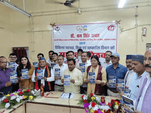 Cabinet Minister Dr. Dhan Singh Rawat took a review meeting of Education Department, Cooperative Department and Health Department