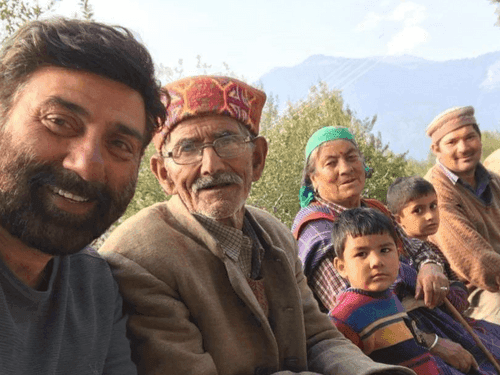 Bollywood superstar Sunny Deol reached Pauri Garhwal to enjoy the beauty of nature