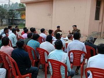 Haridwar Police organized a seminar with the public, forgetting mutual enmity and gave a message to celebrate the festival