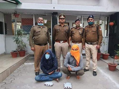 Nainital police arrested 02 accused trying to sell charas in Holi