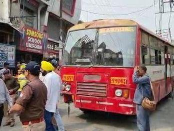 Here the brakes of the roadways bus suddenly failed