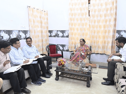 Vidhansabha Speaker Smt. Ritu Khanduri held a review meeting of flood protection works with officials