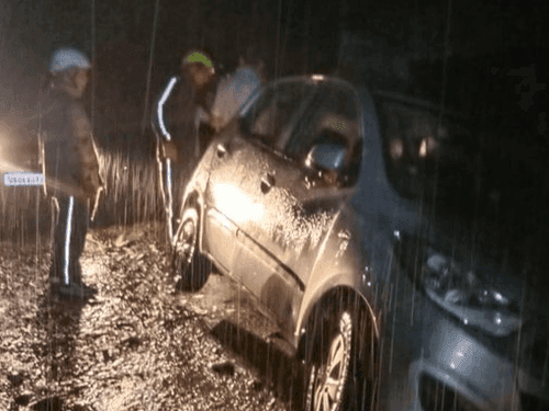Fire Unit Dharchula safely rescued the stuck vehicle