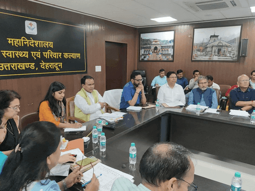Health Minister Dr. Dhan Singh Rawat took a review meeting of health services of Srinagar assembly constituency
