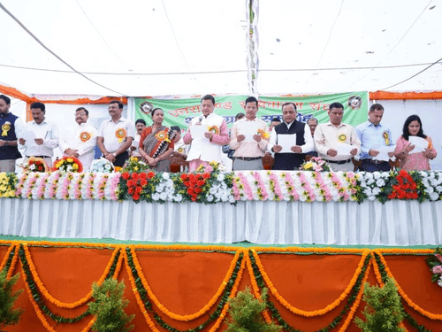 CM Dhami administered oath to the newly appointed officials of the Secretariat Association