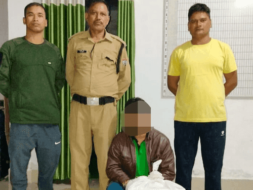 Champawat Police arrested accused with country spiced liquor