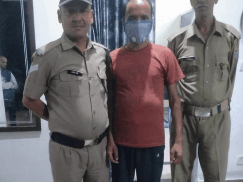 Accused arrested with 02 boxes of illegal country liquor
