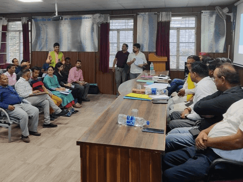 Health Minister Dr. Dhan Singh Rawat took a review meeting of health services of Srinagar assembly constituency