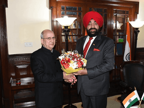 Raghunandan Singh Tolia, Director General of Uttarakhand Administration Academy met Governor Gurmit Singh