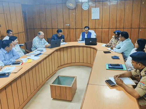 Cabinet Minister Dr. Rawat held a review meeting of the Food Safety and Drug Administration Department